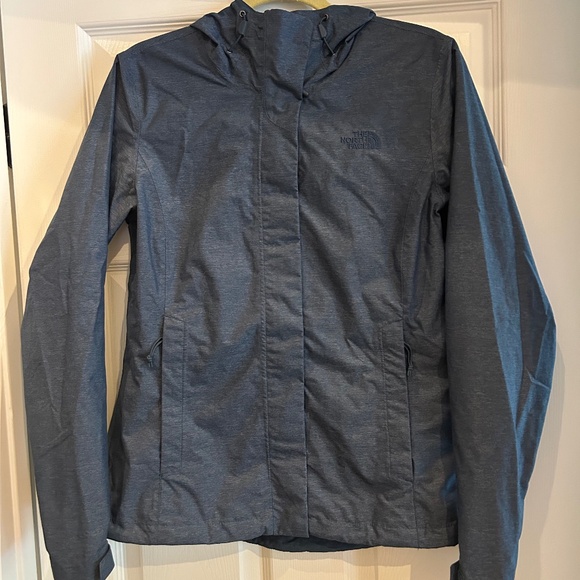 Like NEW: The North Face Women's Hooded Waterproof Rain Jacket - Picture 1 of 4
